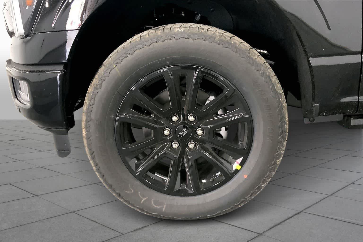 New 2026 Agate Black Metallic Ford Platinum® image 9