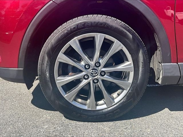 Used 2018 Pearl Toyota Limited image 9