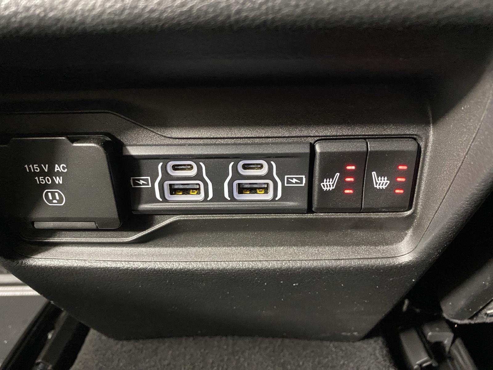 Used 2023  Jeep  image 26