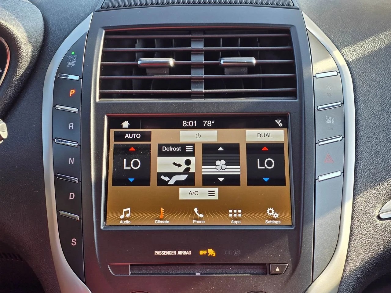 Used 2019 White Lincoln Standard image 17