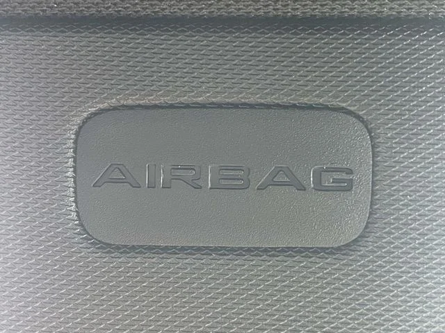 New 2025 Baltic Gray Metallic Clear-Coat Exterior Paint Jeep Altitude image 29