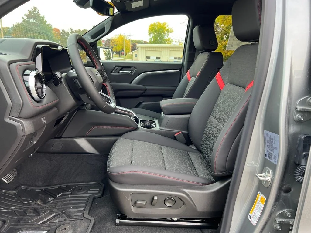 2026 Chevrolet Colorado Z71 - Photo 10