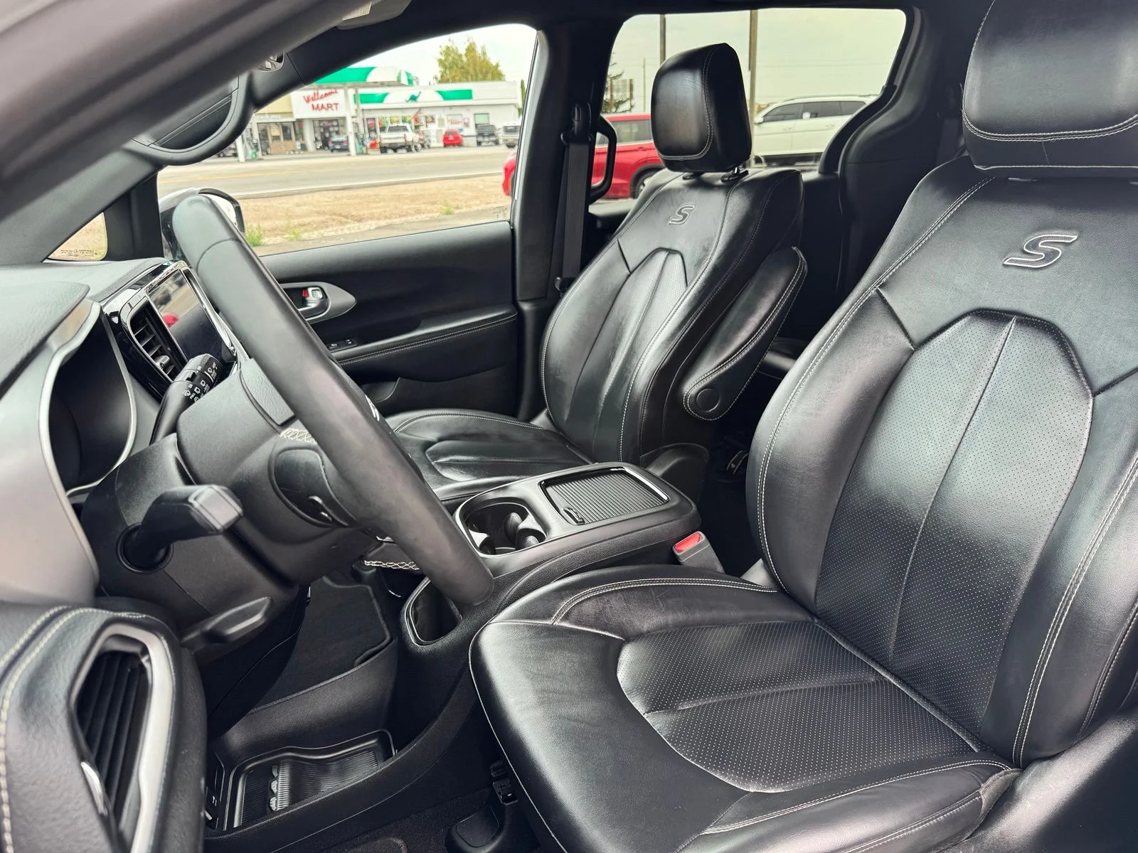 Used 2024 White Chrysler Select S Appearance image 14