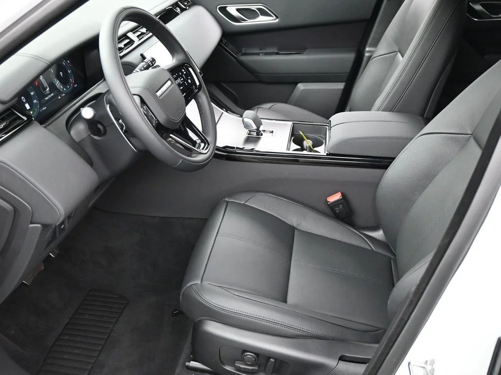 Certified Used 2026 White Land Rover Dynamic SE image 5