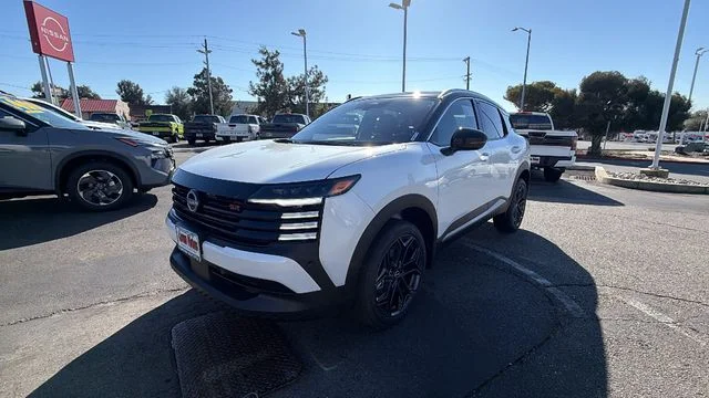 2026 Nissan Kicks 2.0 SR's photo