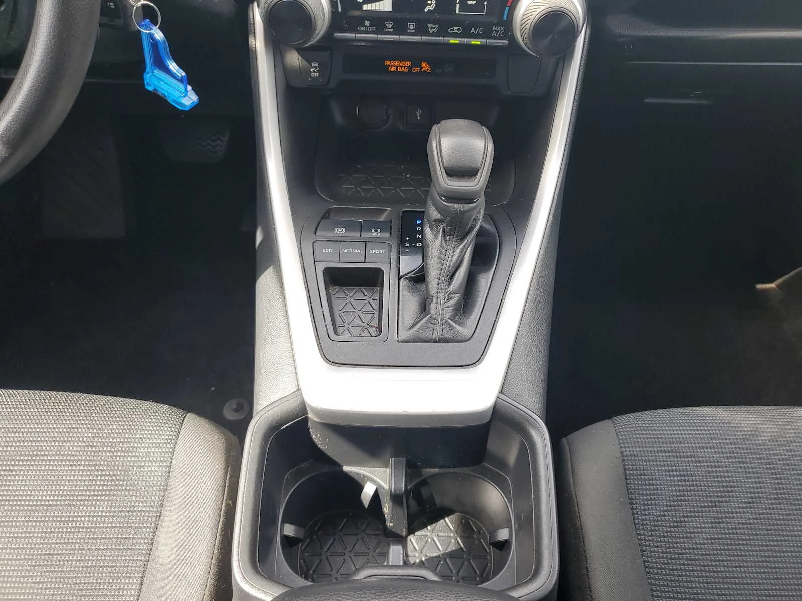 Used 2022 White White Toyota LE image 17