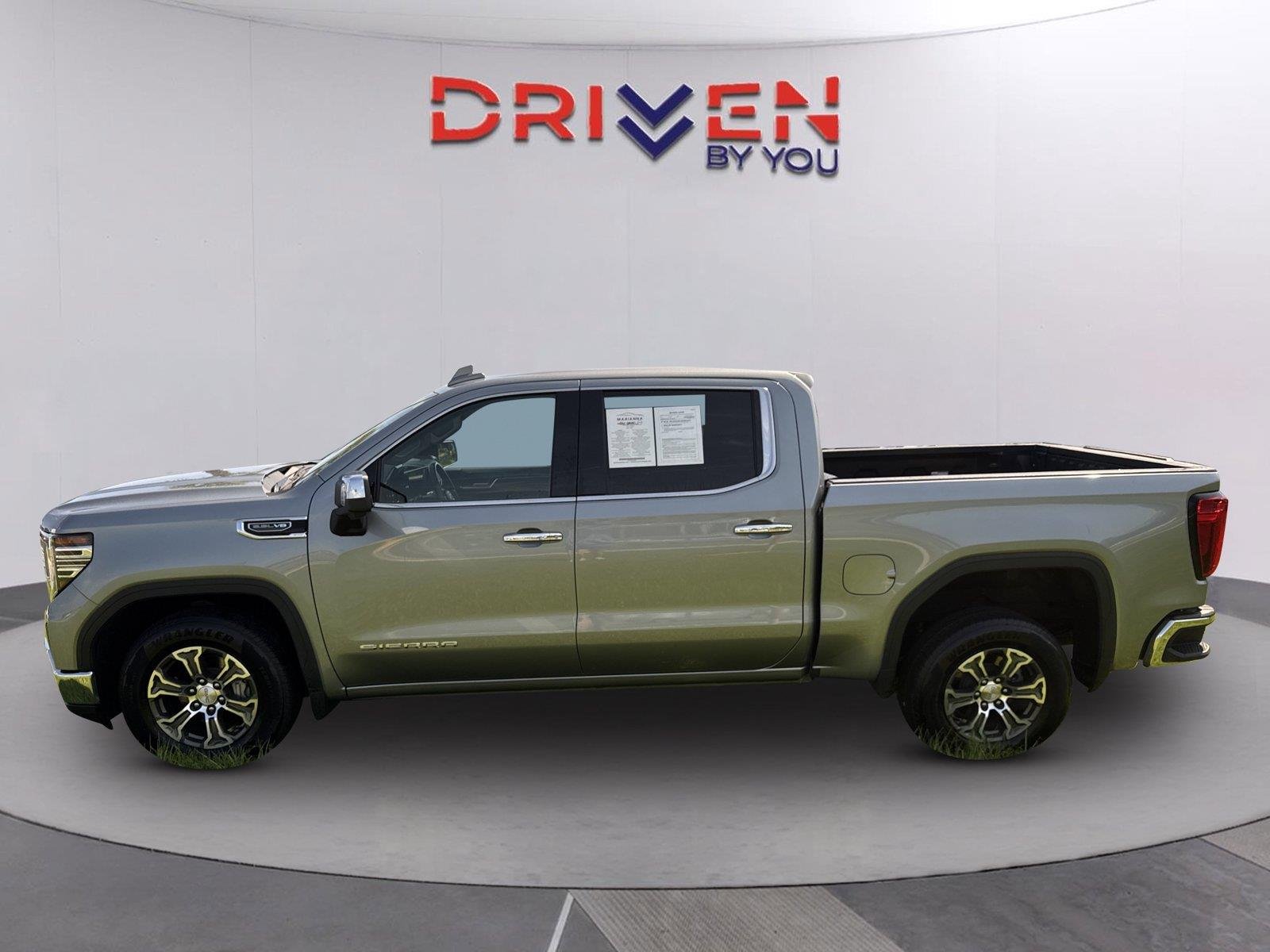 Used 2025 Sterling Metallic GMC SLT image 7