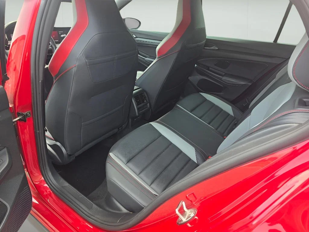 Used 2024 Kings Red Metallic Volkswagen SE image 18