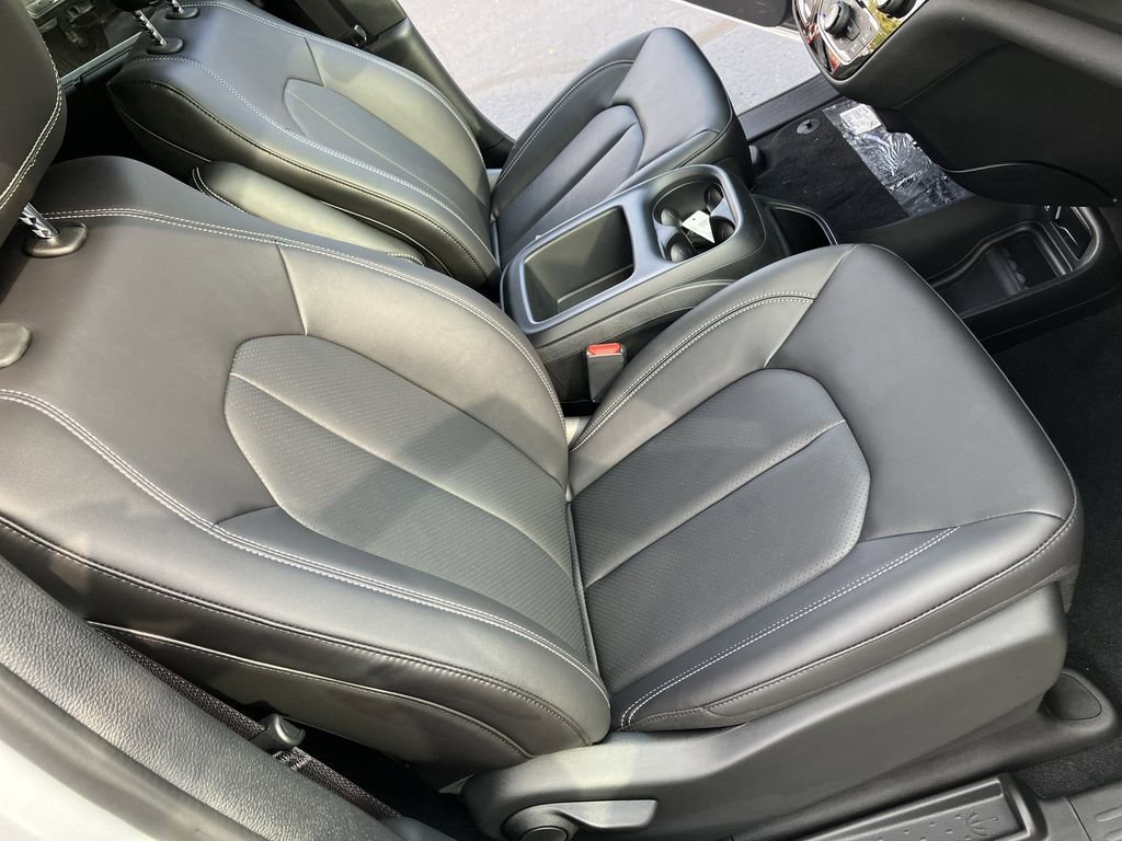 2026 Chrysler Pacifica Select - Photo 37