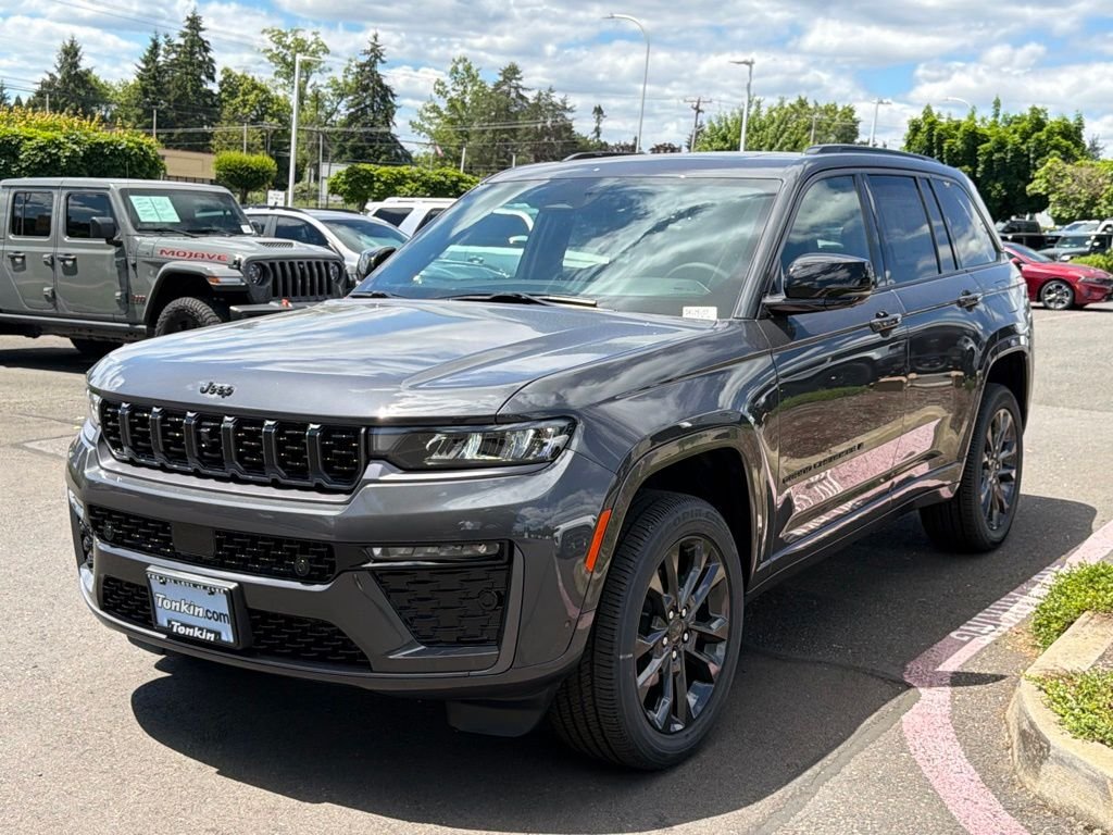 New 2026 Baltic Gray Metallic Clear-Coat Exterior Paint Jeep Limited Reserve image 4