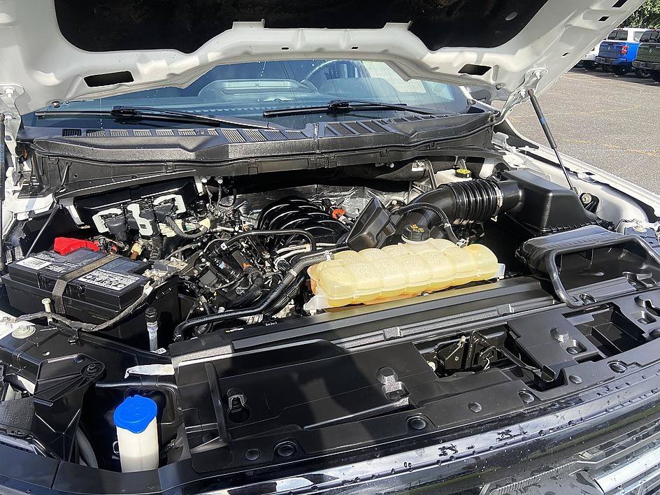 Used 2025 Oxford White Ford XLT image 18