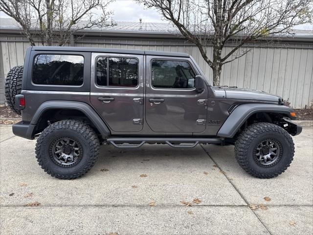 New 2026 Granite Crystal Metallic Clear-Coat Exterior Paint Jeep Sport S image 9