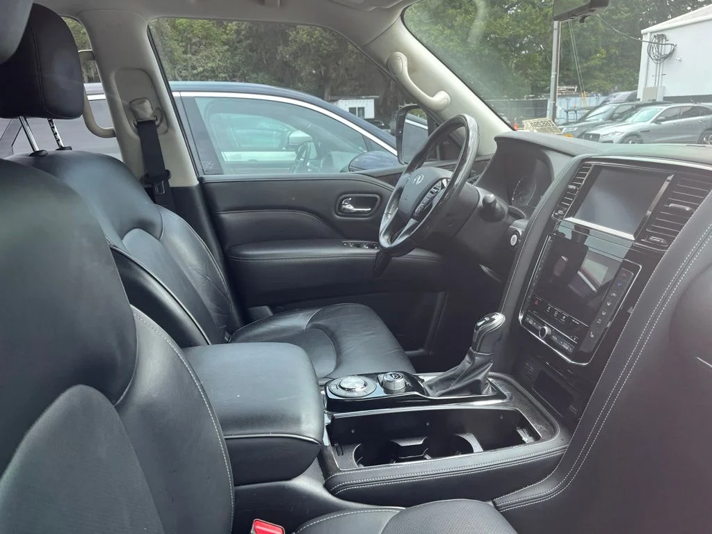 Used 2020 White INFINITI LUXE image 10