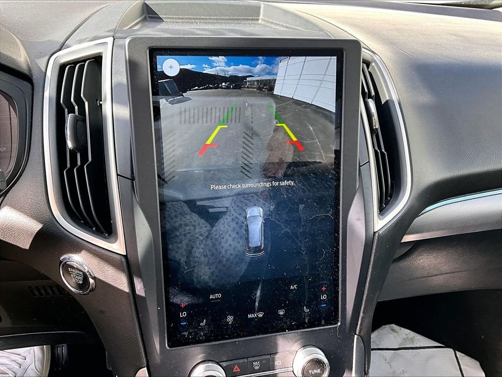 Used 2022 Black Metallic Ford SEL image 18