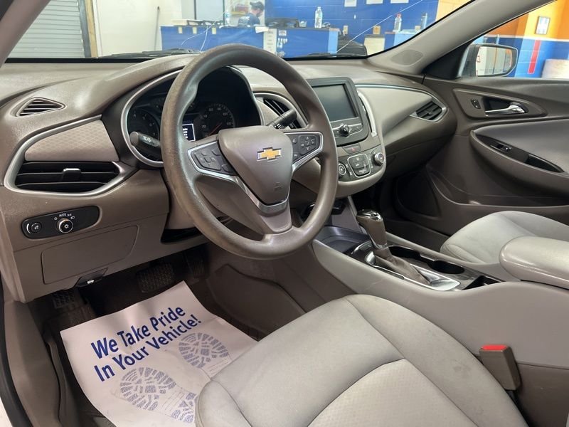 Used 2018 White Chevrolet LS image 18