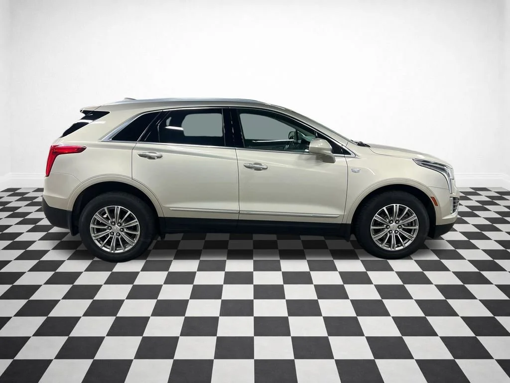Used 2017 Cadillac XT5 Luxury with VIN 1GYKNDRS1HZ211232 for sale in Chippewa Falls, WI