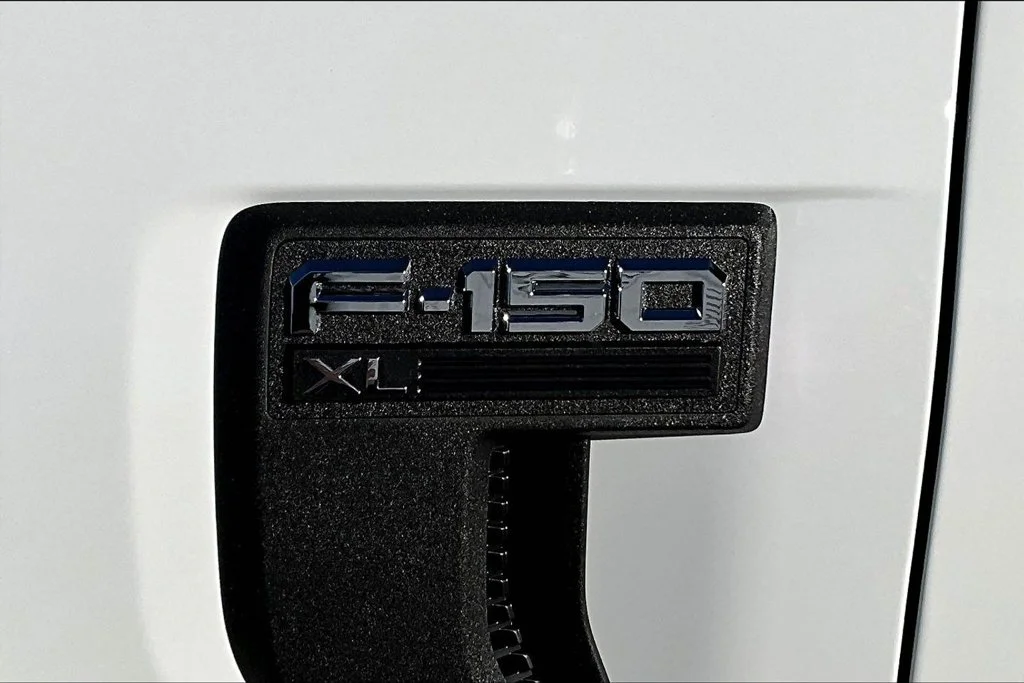 New 2026 Oxford White Ford XL image 9