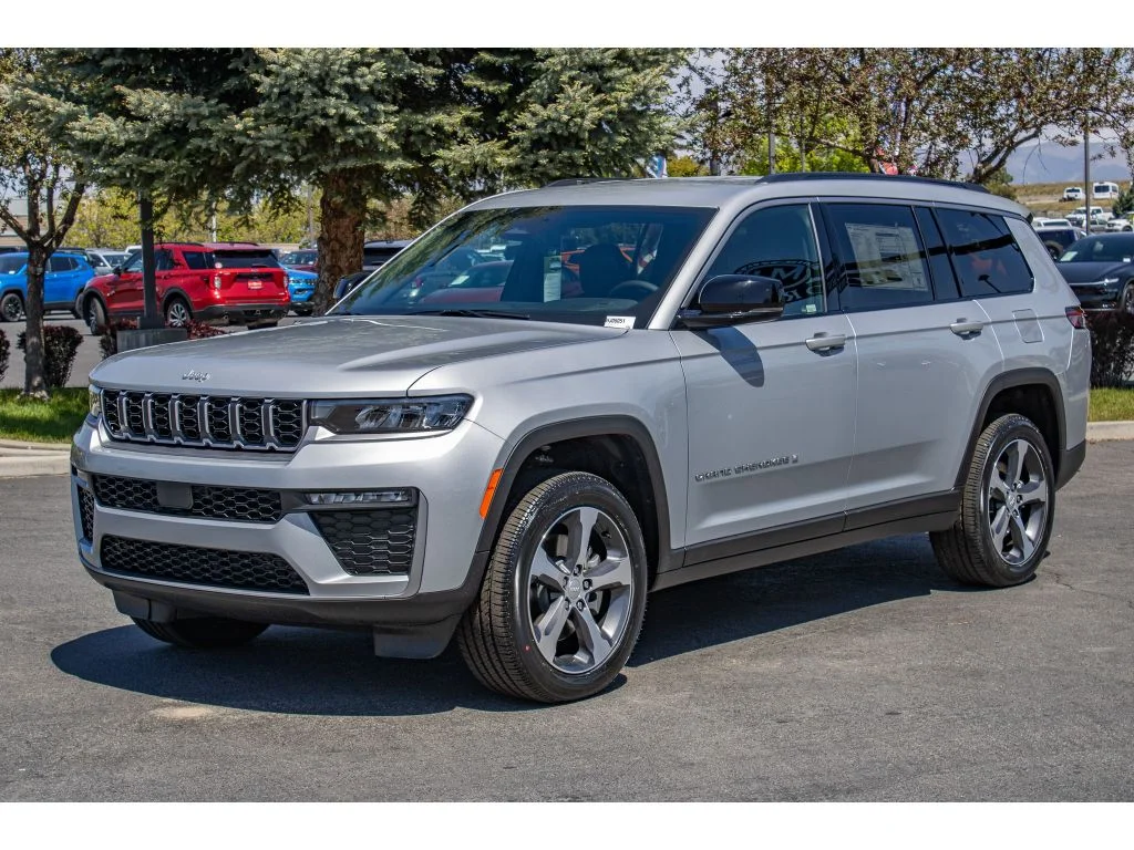 New 2026 SILVER ZYNITH Jeep Limited image 4