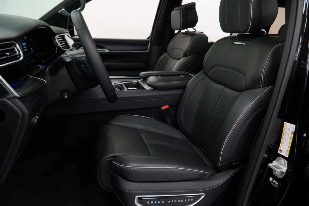 Used 2023 Black Jeep Series II image 3