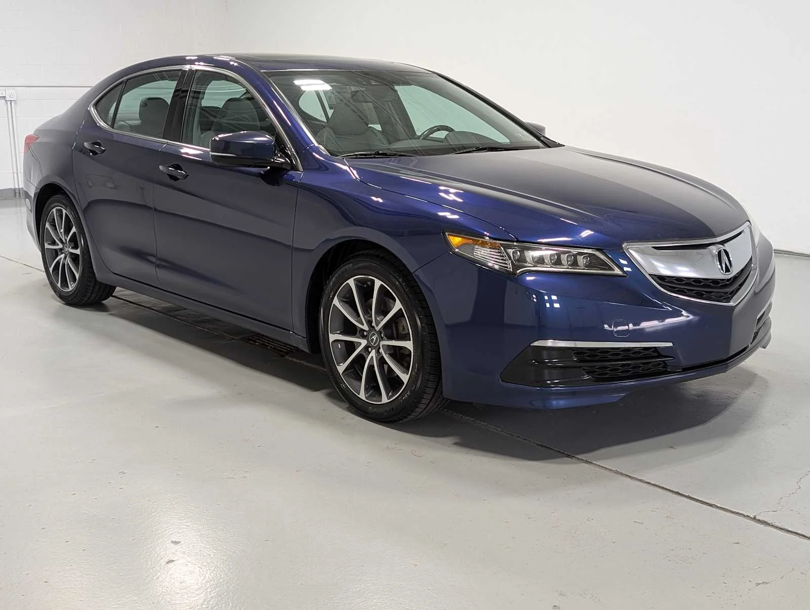 Used 2015 Fathom Blue Pearl Acura V6 Tech image 6