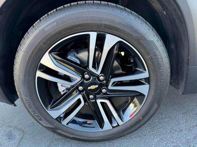 Used 2024 Summit White Chevrolet LT image 23