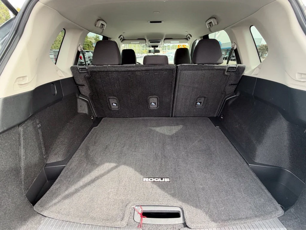 Used 2023 Gray Nissan SV image 10