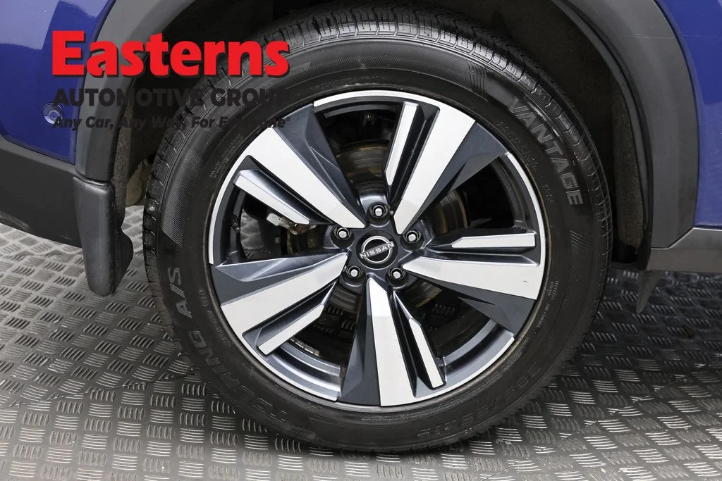 Used 2023 Blue Nissan Platinum image 32