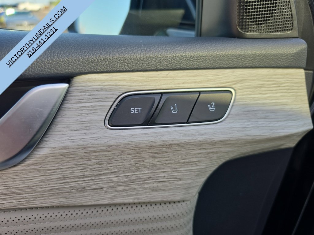 Used 2025 White Hyundai Calligraphy image 18