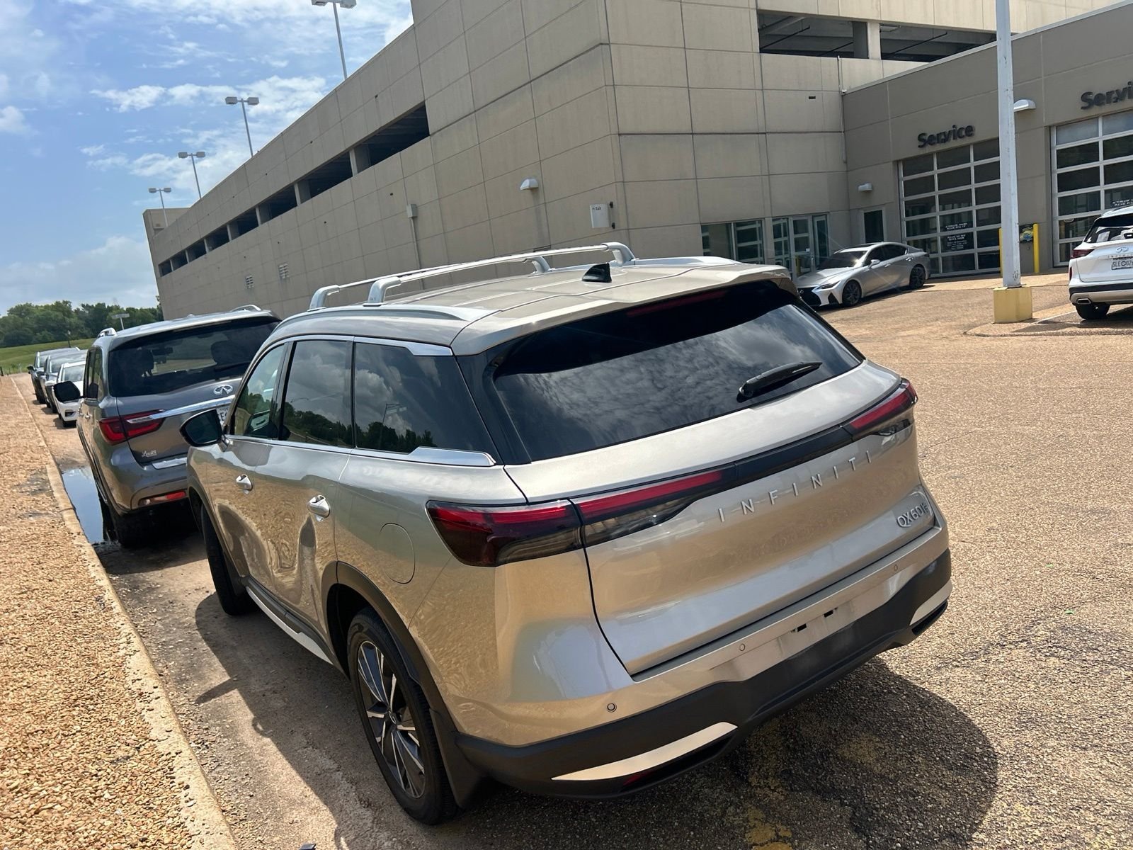 Used 2026 Silver INFINITI LUXE image 32