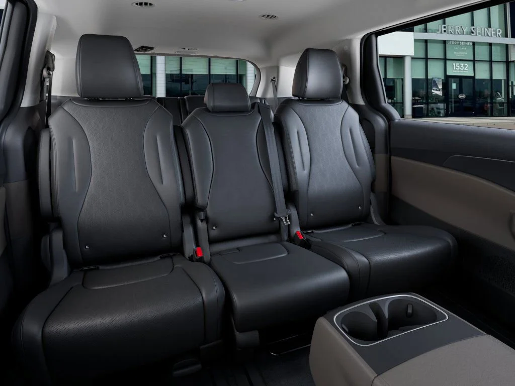 New 2026 Aurora Black Pearl Kia LXS image 16