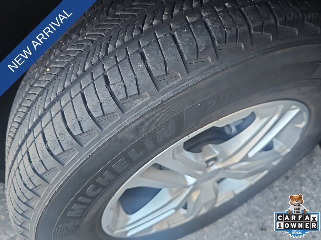Used 2024 Summit White GMC SLE image 18