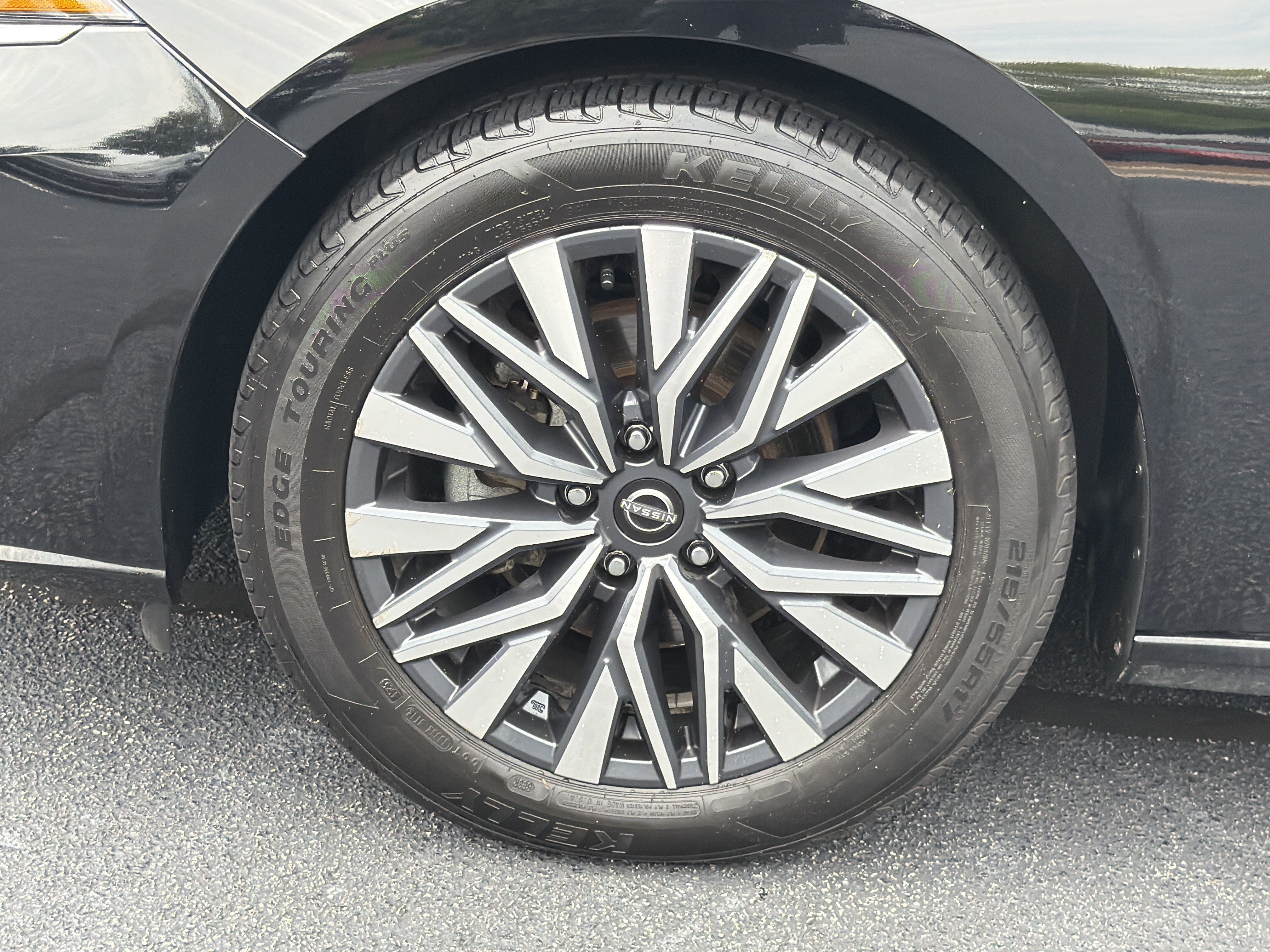 Used 2025 Super Black Nissan SV image 27