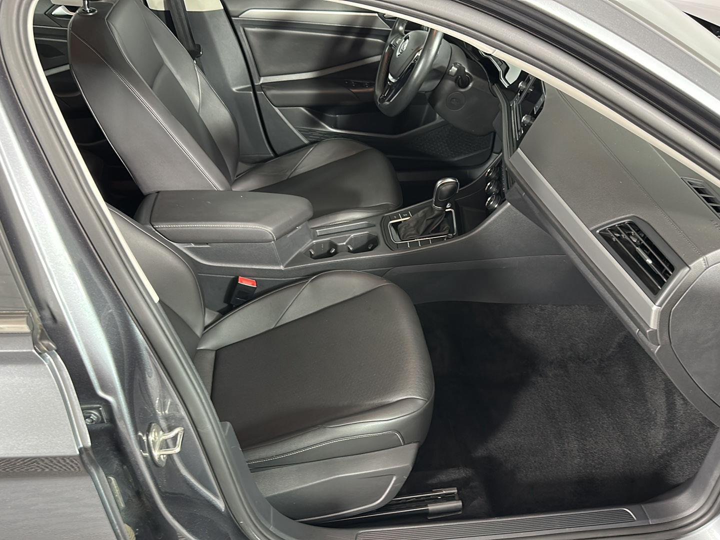 Used 2019 Platinum Gray Metallic Volkswagen SE image 6