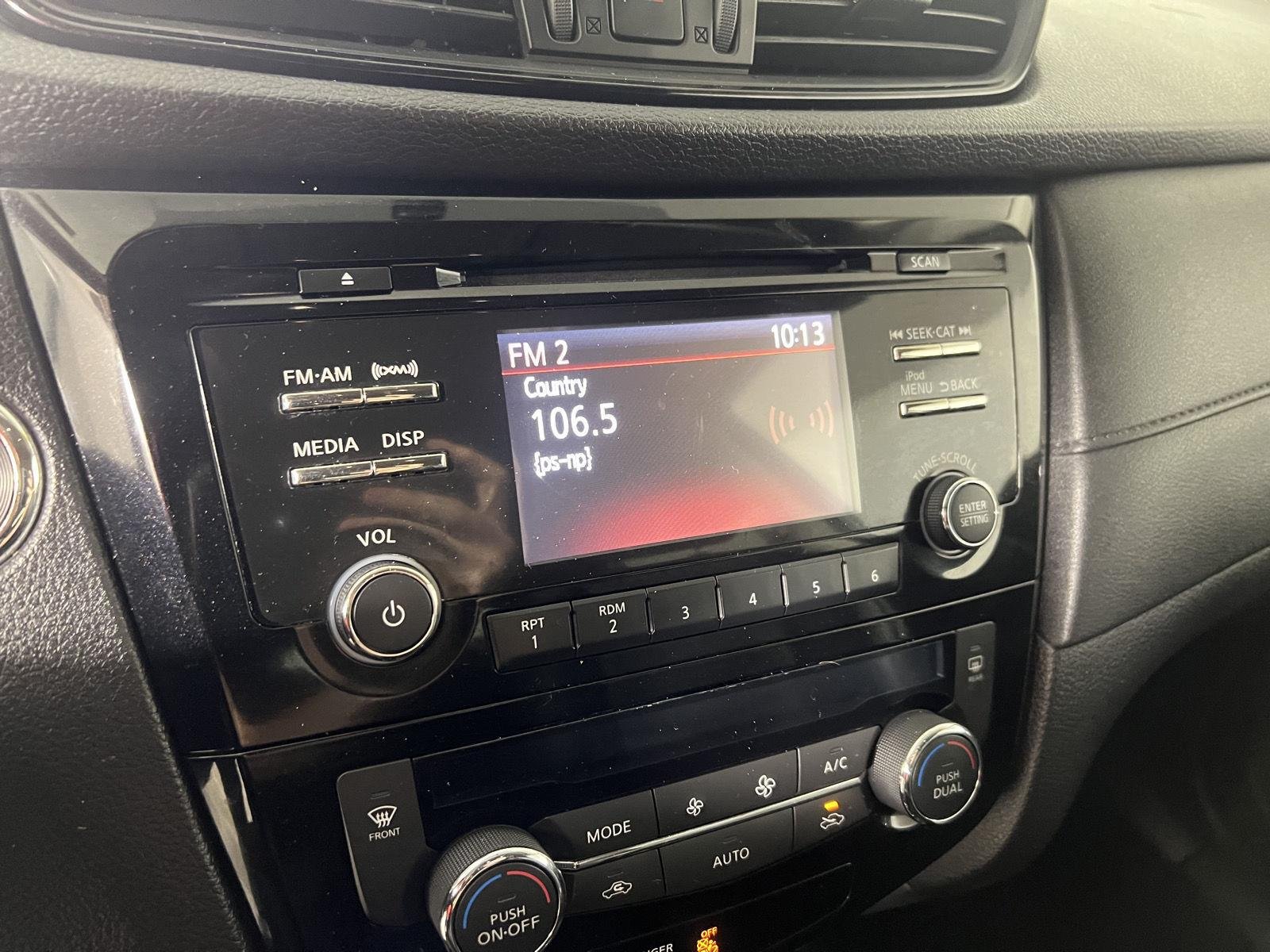 Used 2017 Midnight Jade Nissan SV image 18