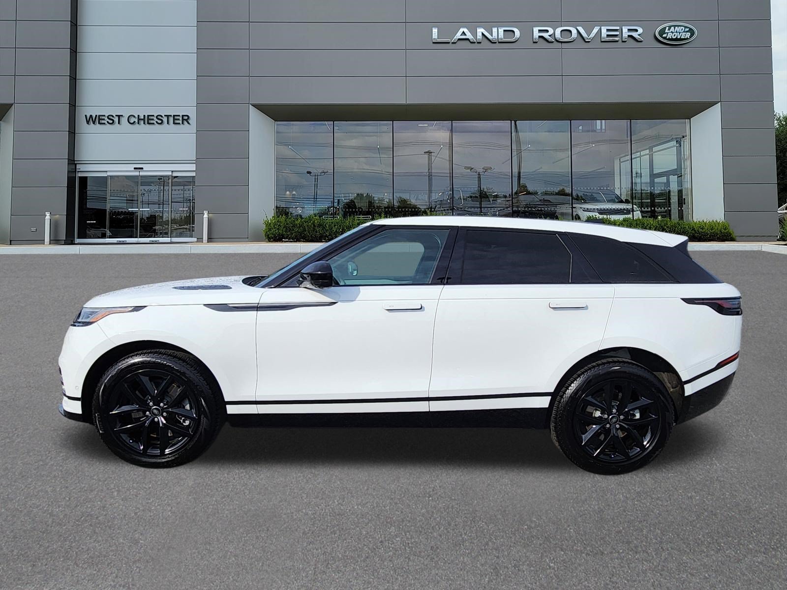 Certified Used 2026 Fuji White Land Rover Dynamic SE image 5
