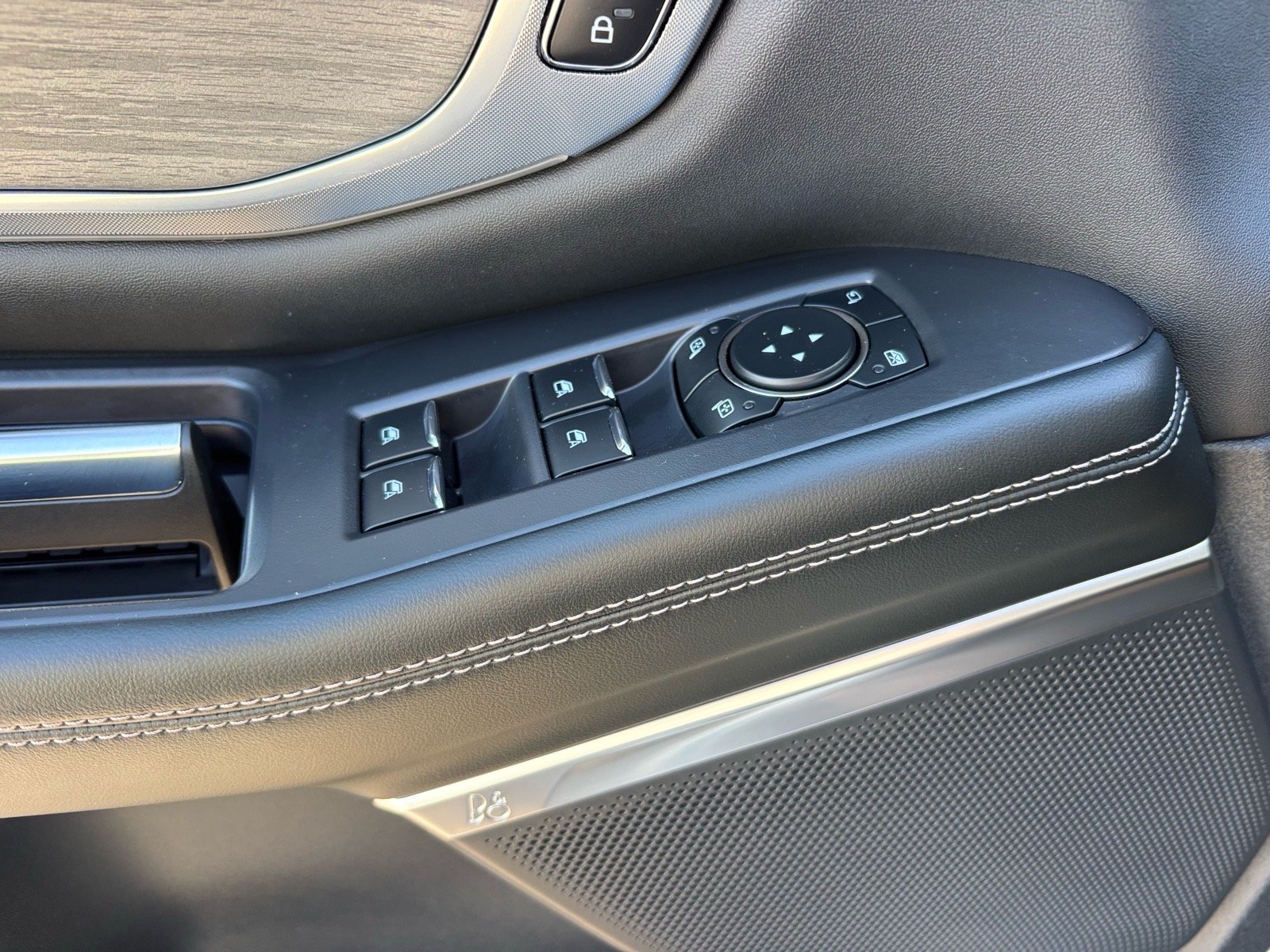 New 2026 Star White Metallic Tri-Coat Ford Platinum® image 8
