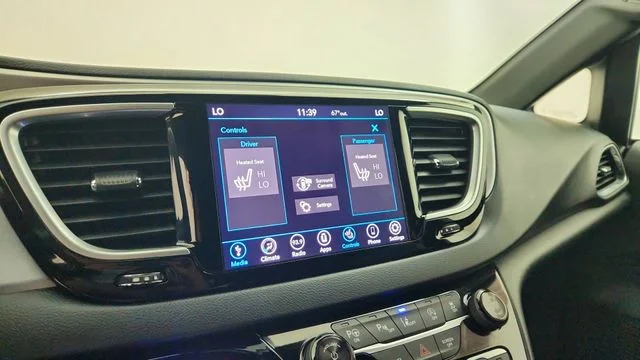 Used 2018 White Chrysler Touring L image 25