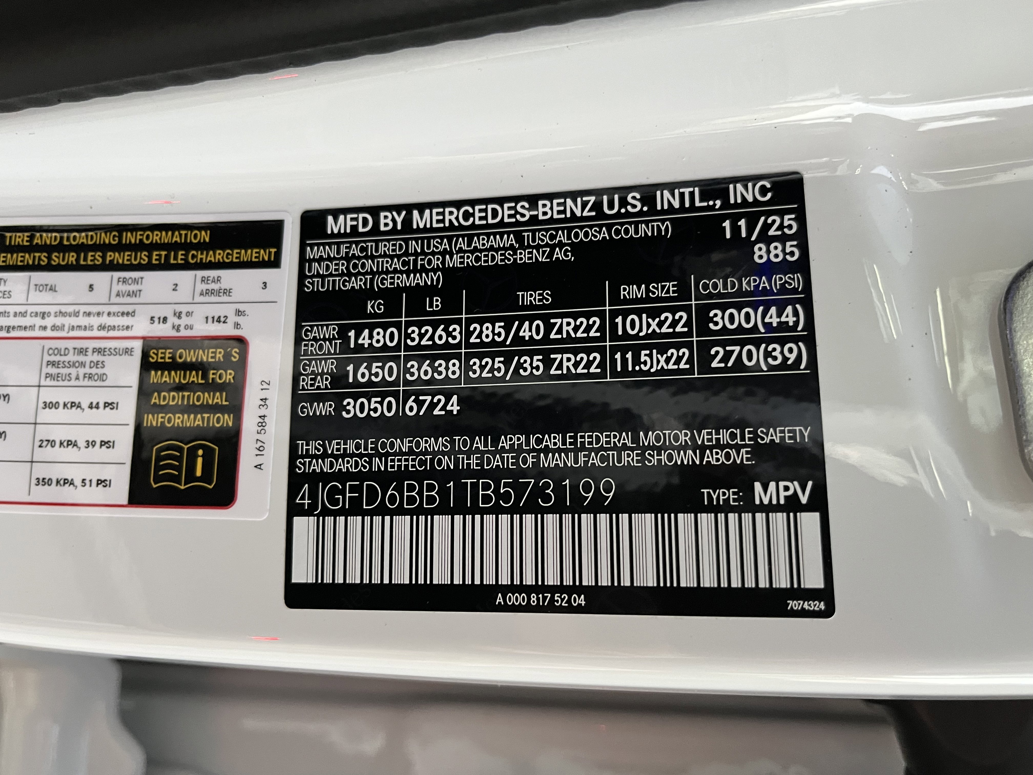 New 2026 MANUFAKTUR Moonlight White Metallic Mercedes-Benz AMG® GLE 53 image 64