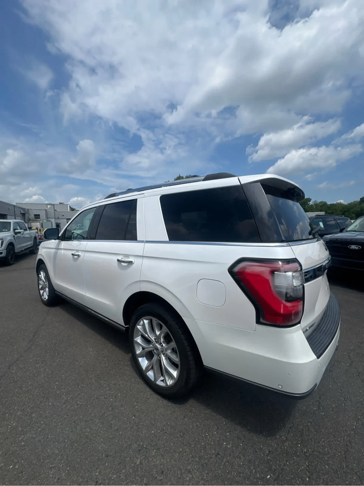 Used 2019 White Platinum Metallic Tri-Coat Ford Limited image 3