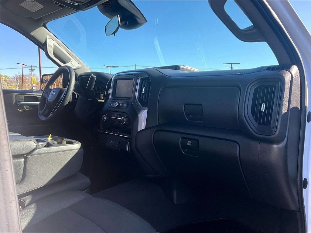 Used 2023 White Chevrolet Custom image 21