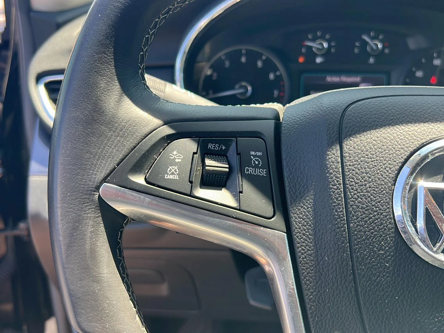 Used 2022 Ebony Twilight Metallic Buick Preferred image 20