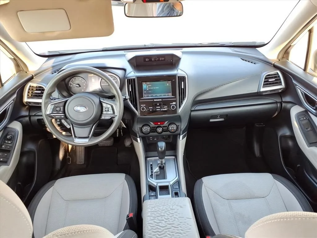 Used 2023 White Subaru  image 27