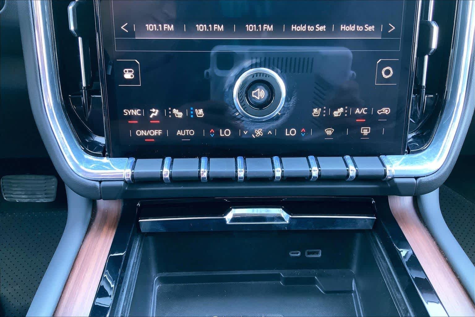 Used 2025 Onyx Black GMC Denali image 28