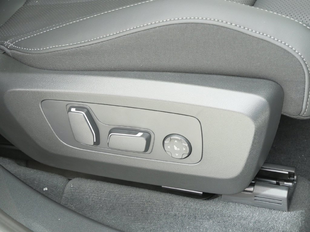 New 2026 Dune Grey Metallic BMW 30 xDrive image 23
