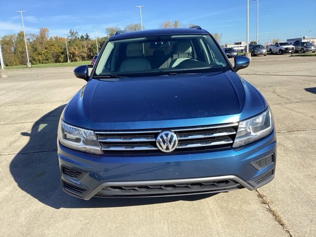 Certified Used 2019 Silk Blue Metallic Volkswagen 2.0T SE image 3