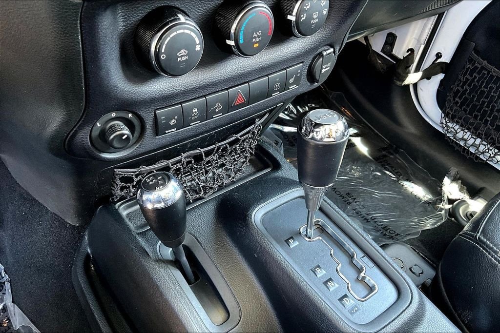 Used 2016 White Jeep Unlimited Sahara image 15