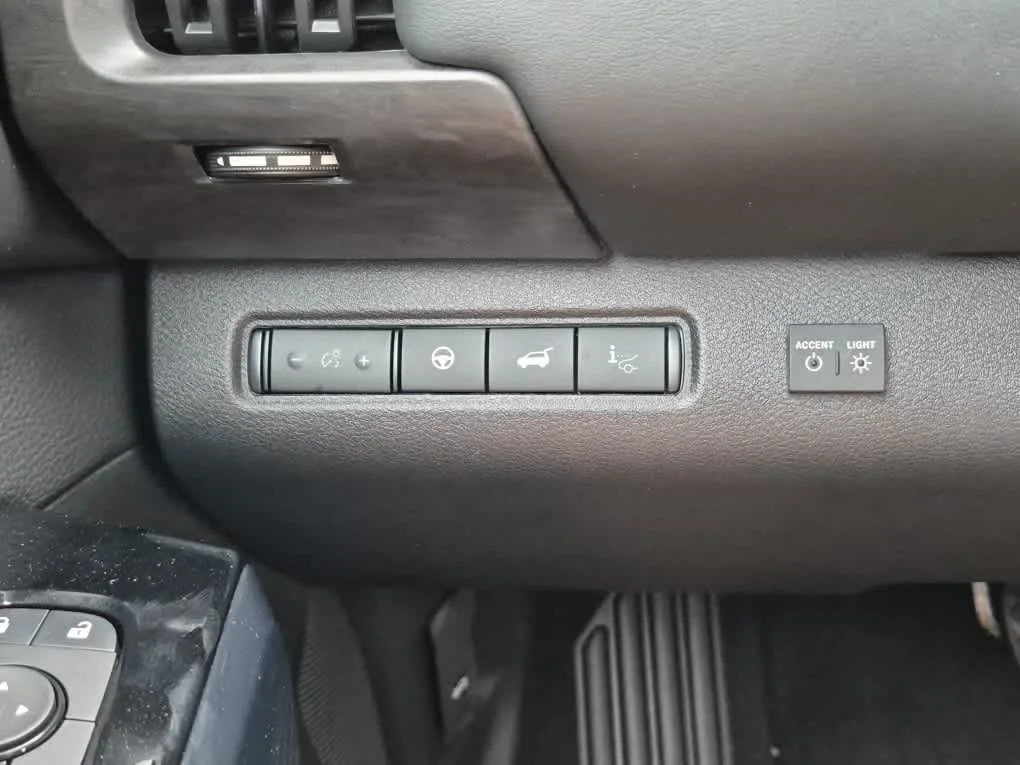 New 2026 Everest White Pearl Tricoat/Super Black Nissan Platinum image 20