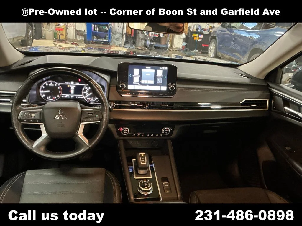 Used 2024  Mitsubishi SE image 16