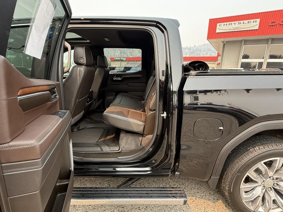Used 2025 Black GMC Denali image 17