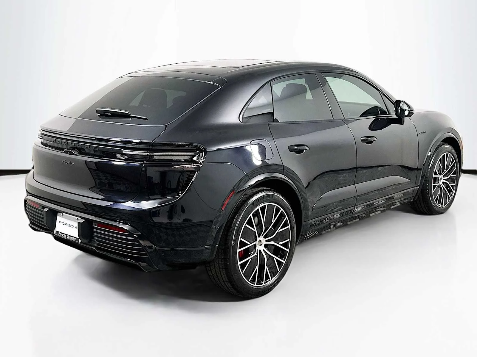 2025 Porsche Macan Turbo Electric - Photo 9